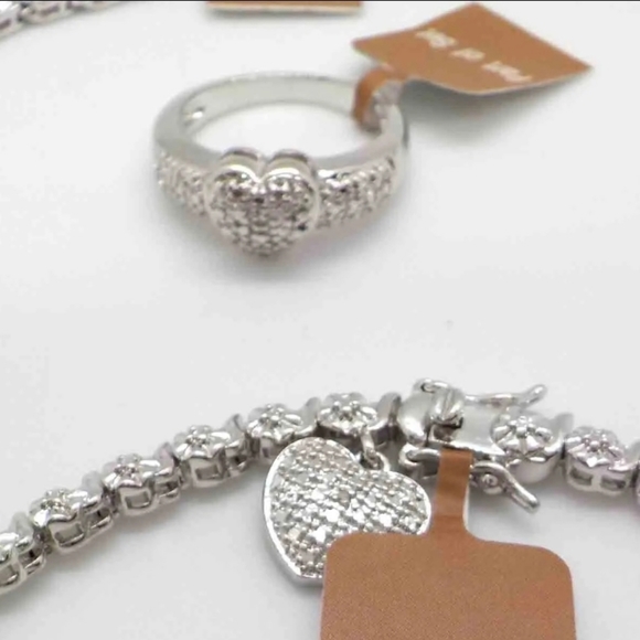 ***NEW*** HEART LADIES NECKLACE BRACELET AND RING SET - Picture 3 of 3